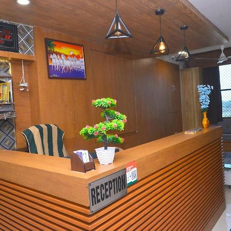 Hotel Asopalav Gandhinagar Eksteriør billede