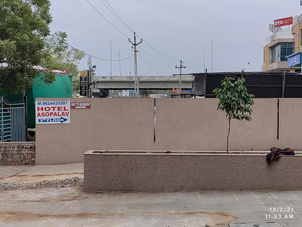 Hotel Asopalav Gandhinagar Eksteriør billede