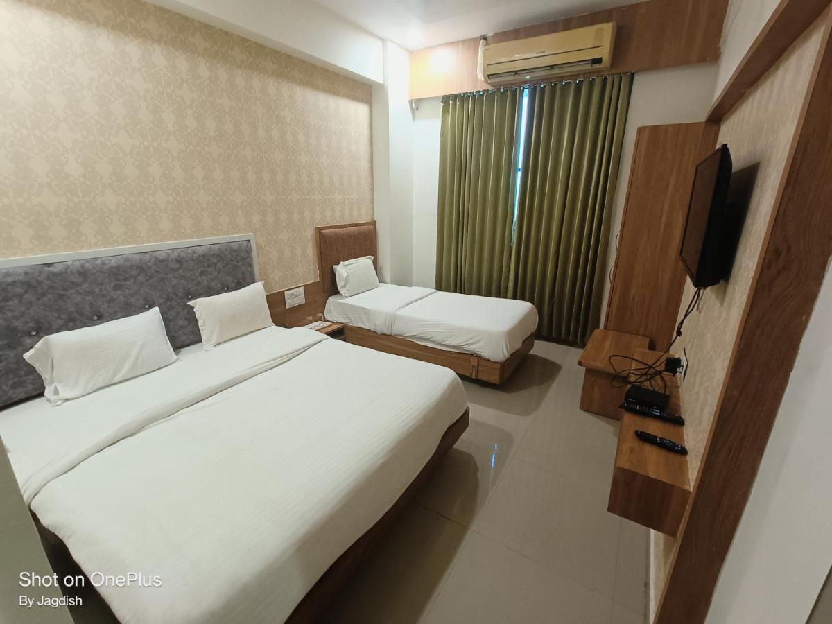 Hotel Asopalav Gandhinagar Eksteriør billede