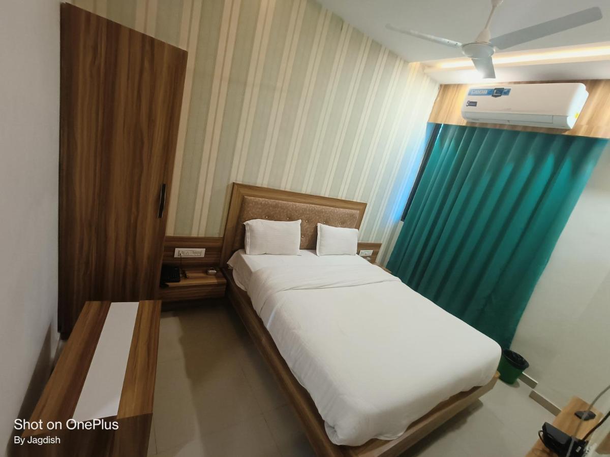 Hotel Asopalav Gandhinagar Eksteriør billede