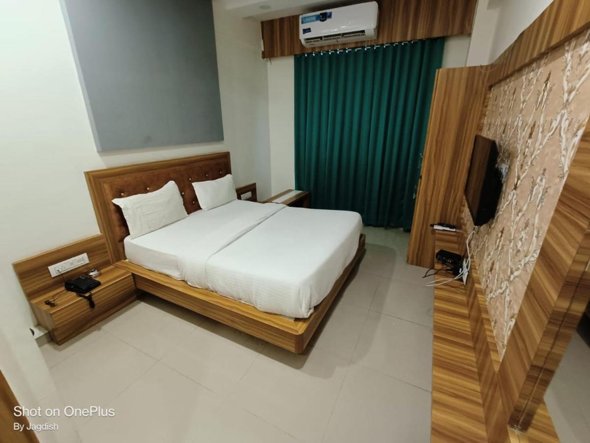 Hotel Asopalav Gandhinagar Eksteriør billede