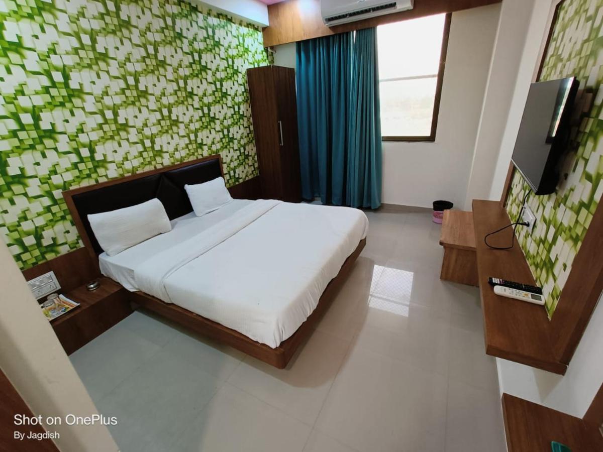Hotel Asopalav Gandhinagar Eksteriør billede